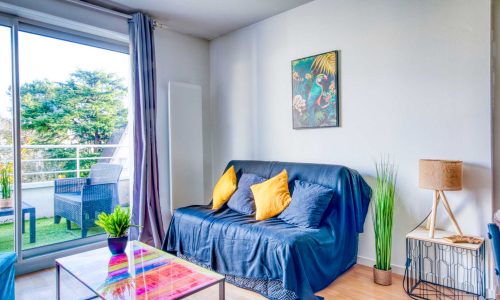 salon-canape-et-terrasse-exterieure